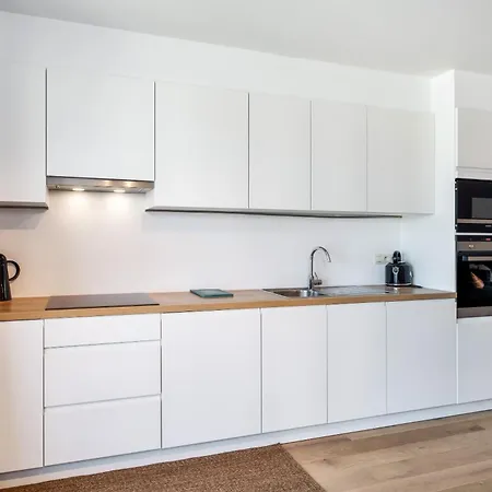 Flat White - Luxe App Aan Zee Met Terras & Parking 아파트