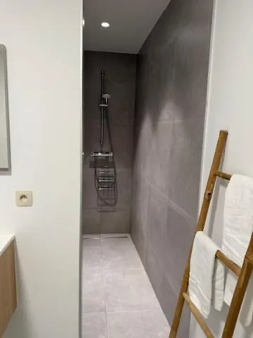 Flat White - Luxe App Aan Zee Met Terras&parking Appartement De Haan